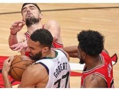 IM体育官方网-关于爵士险胜新疆队，拉文扛起全队的信息