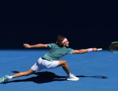 IM体育社区互动入口-澳网碾压拉沃尔杯，西西帕斯惊艳四座