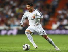 IM体育官方平台-橙色风暴中的定海神针，德里赫特关键封堵助荷兰尼斯巅峰对决险胜厄瓜多尔