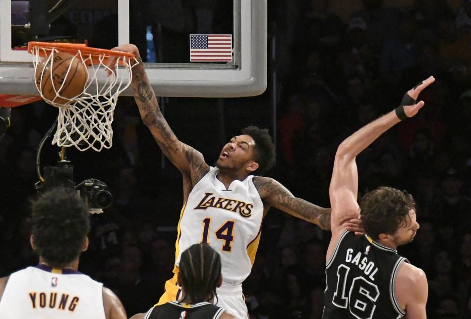 IM体育赛事直播入口-快船完胜湖人B队，拉文打破历史纪录