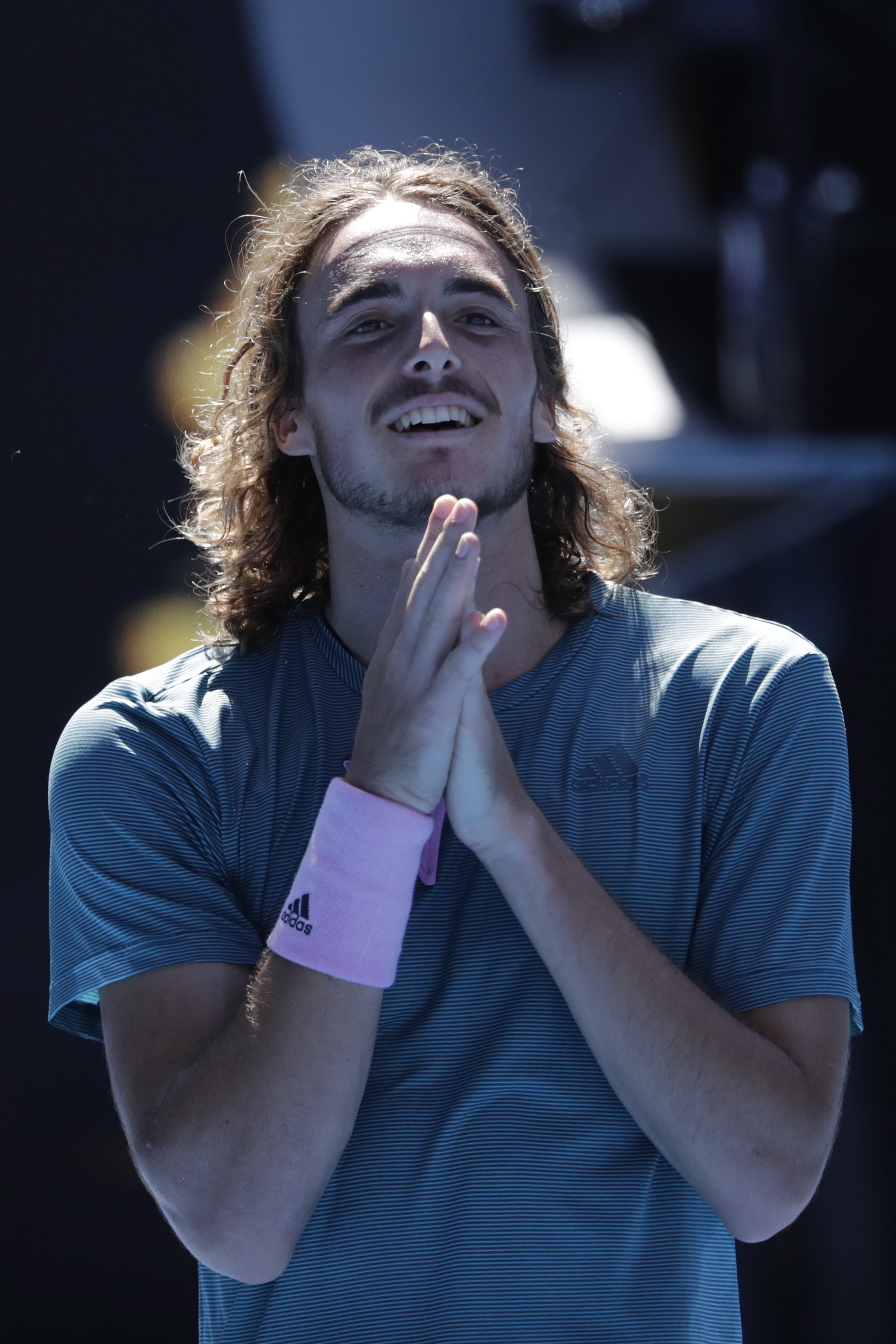 IM体育在线注册-英国网球队逆转澳大利亚网球队，西西帕斯统治全场的简单介绍