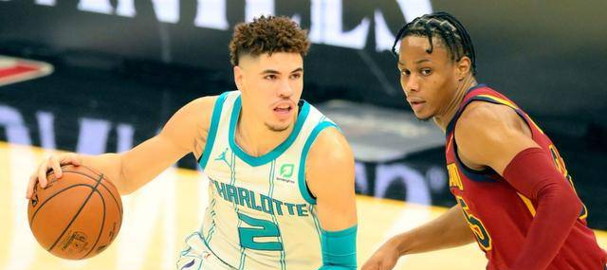 IM体育官方网站-黄蜂领袖球员因违规行为被禁赛，球队面临困境的简单介绍