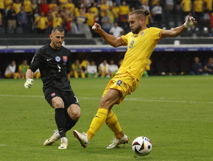 IM体育-黑马球队意外淘汰实力强劲的对手