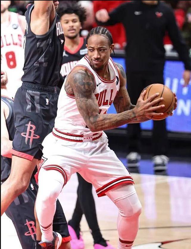 IM体育官网入口-上海队横扫公牛，范弗利特点燃赛场的简单介绍