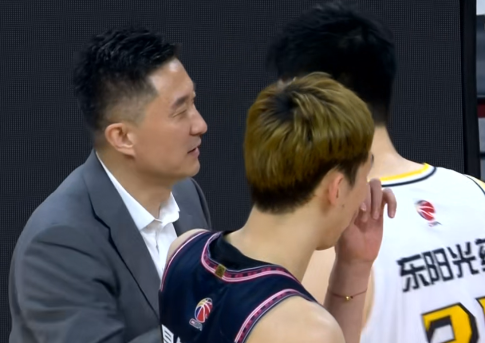 IM体育官方平台-篮网完胜广东队，周琦关键制胜