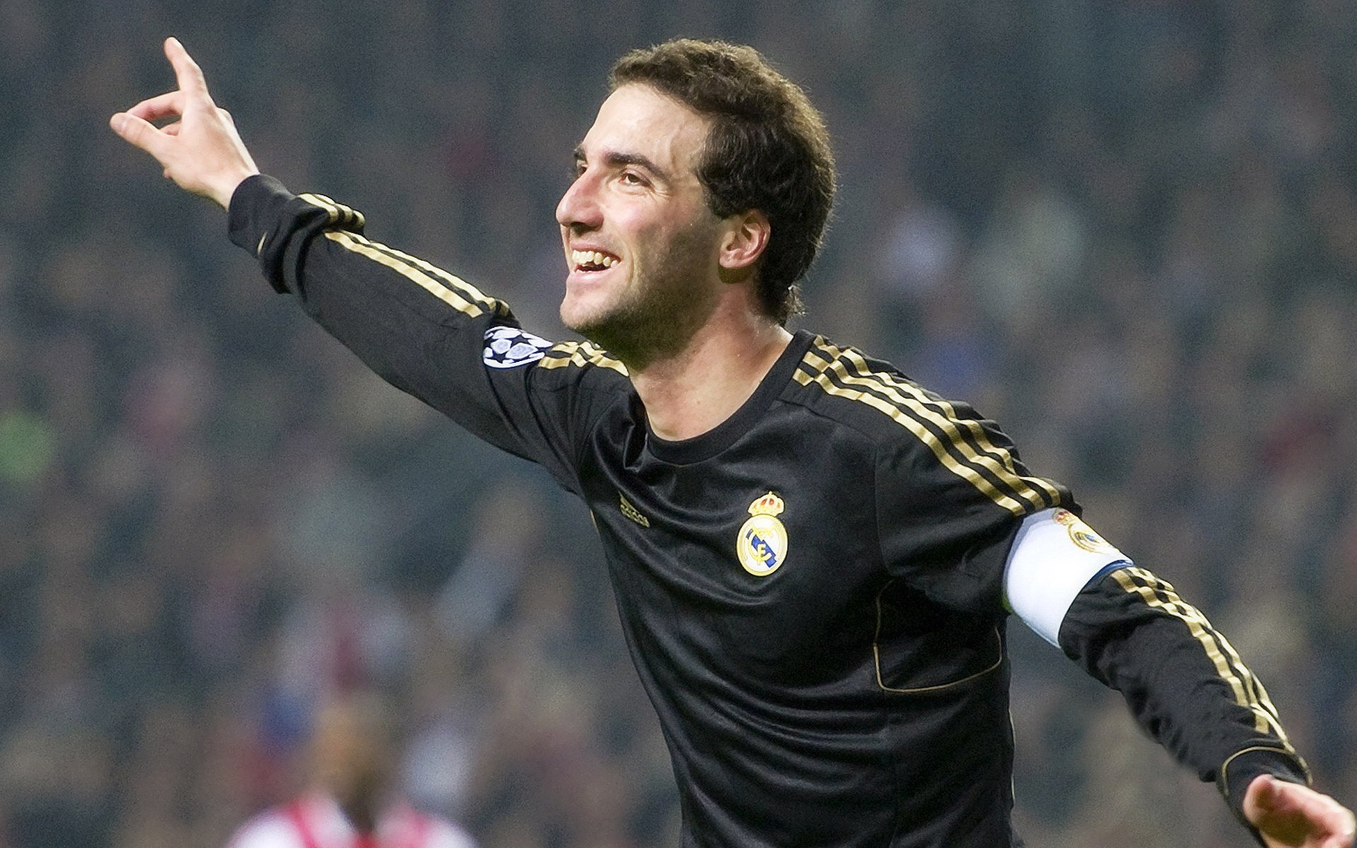 IM体育官网入口-当风笛遇见战鼓，苏格兰对阵几内亚之夜，罗德里戈的生涯交响曲